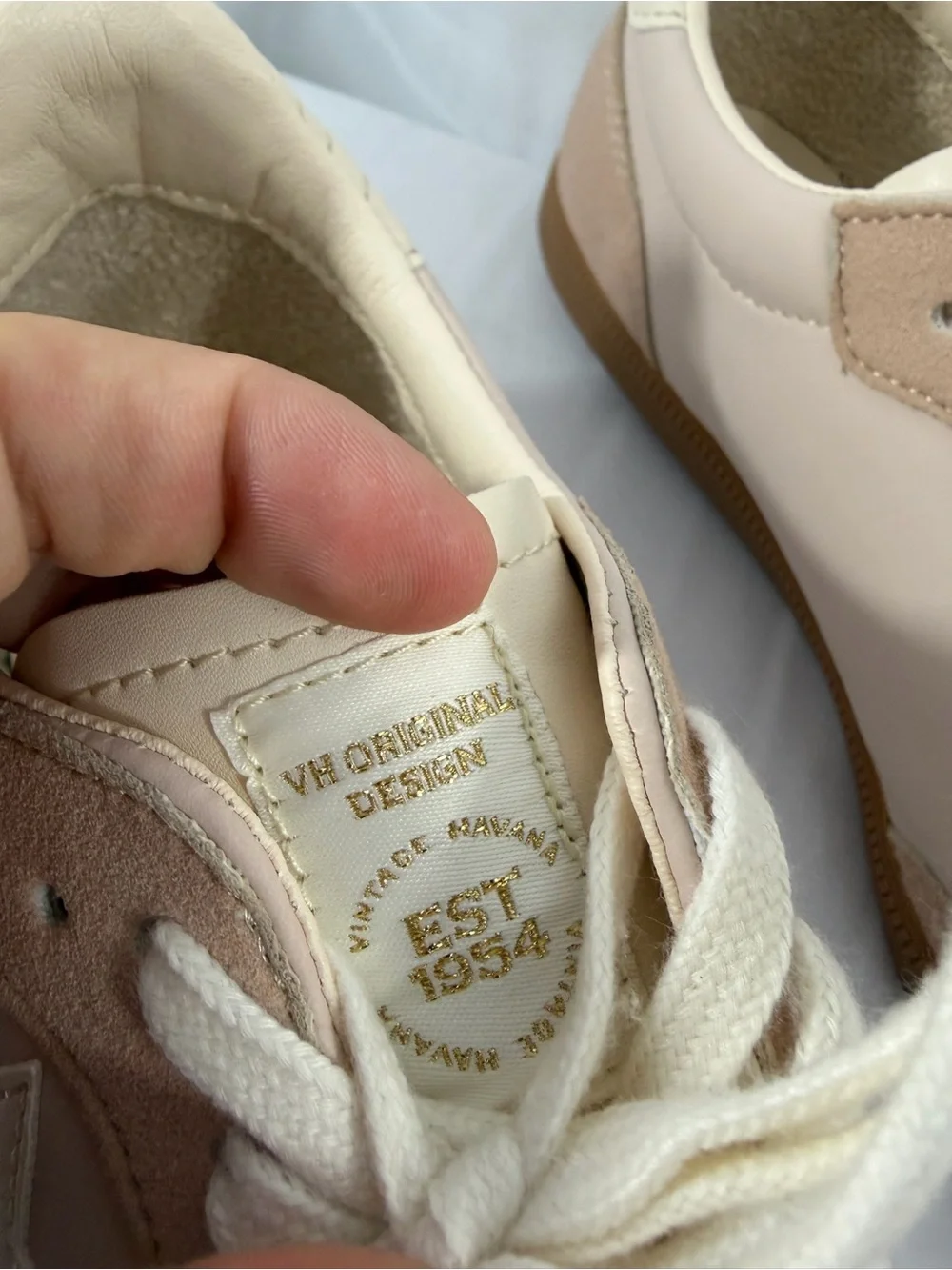 NWT Vintage Havana Women’s Size 10 Beige Star Accent Sneakers